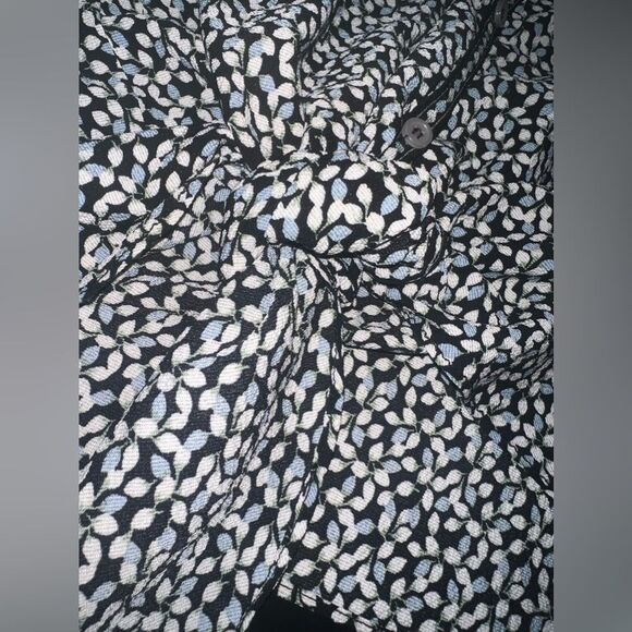 Max Studio button down front knot Blouse with Flowy Sleeves Size Medium EUC - Picture 2 of 6